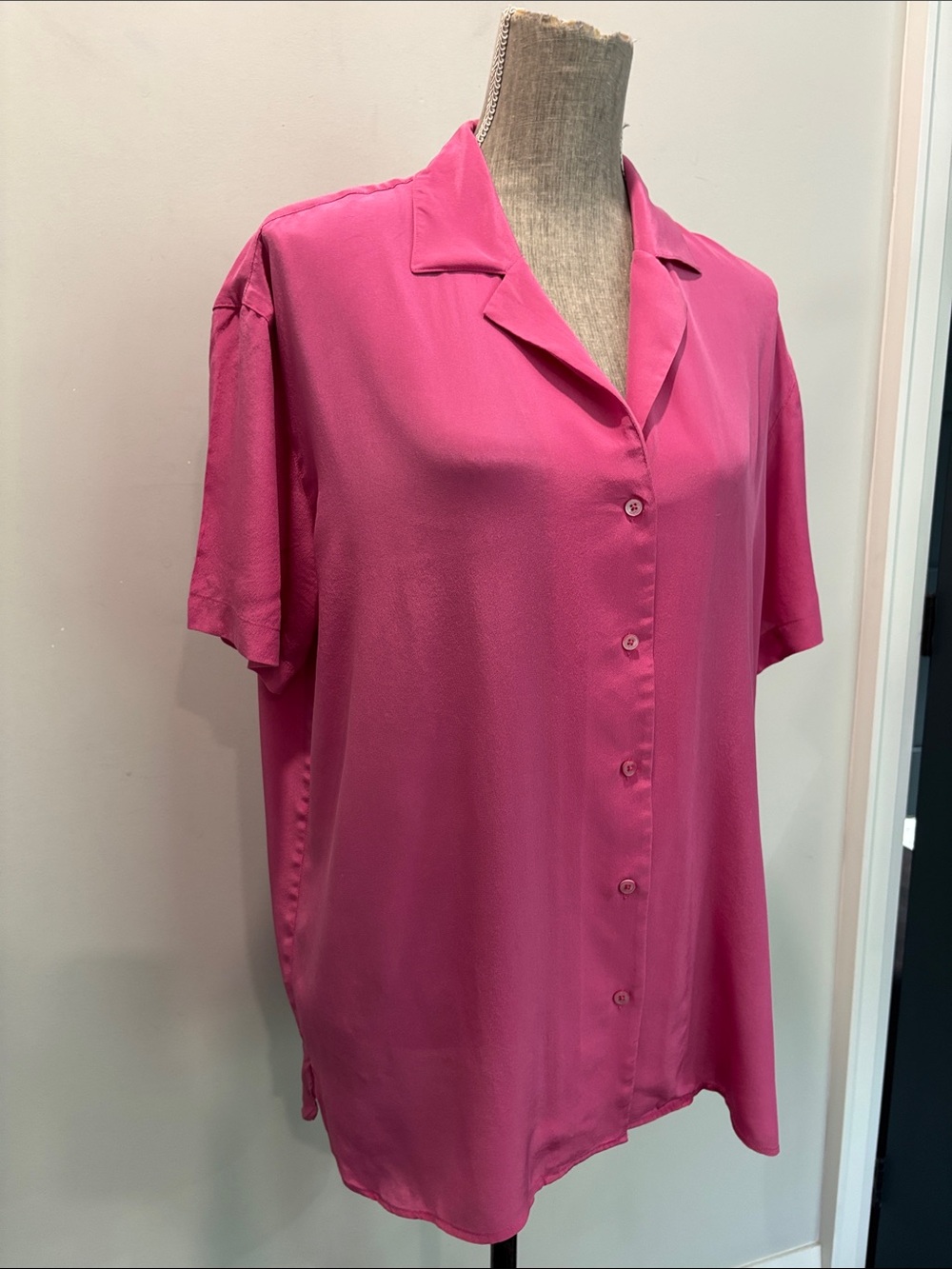 Aritzia Babaton Hot Pink Silk Button-Down Blouse Short Sleeve Medium - Picture 9 of 13